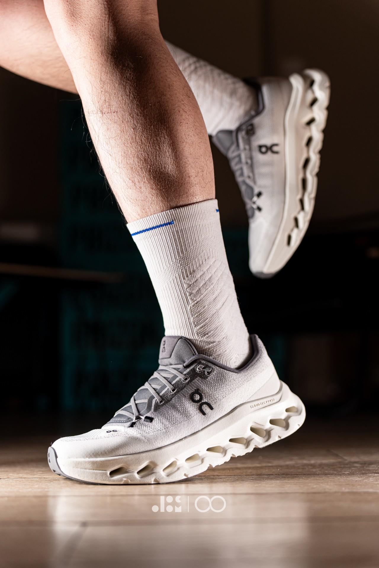 👔中产必备?我看看怎么个事|On昂跑 Cloudtilt